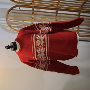 American Eagle Outfitters Festive Red and Cream Sweater